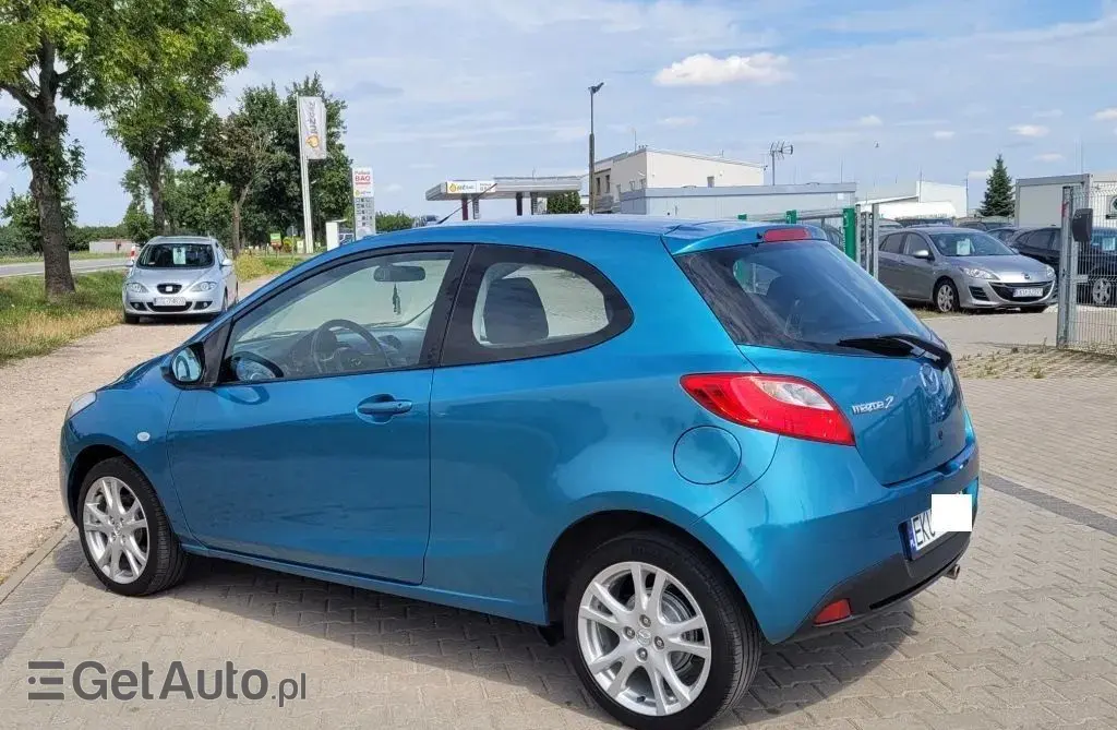 MAZDA 2 