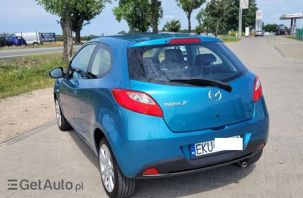 MAZDA 2 