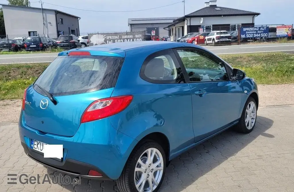 MAZDA 2 