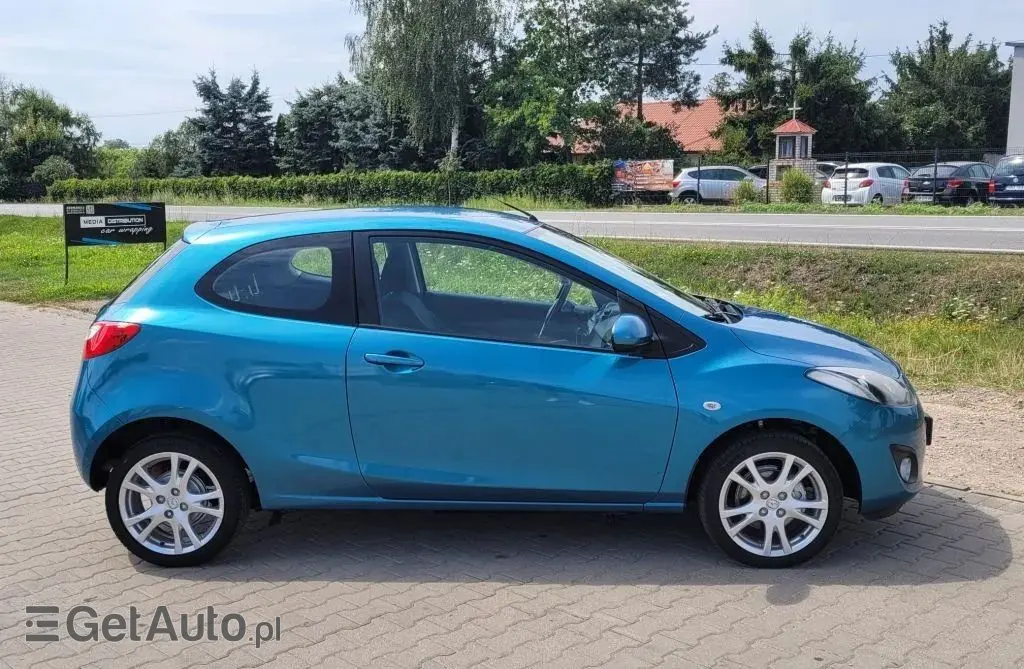MAZDA 2 