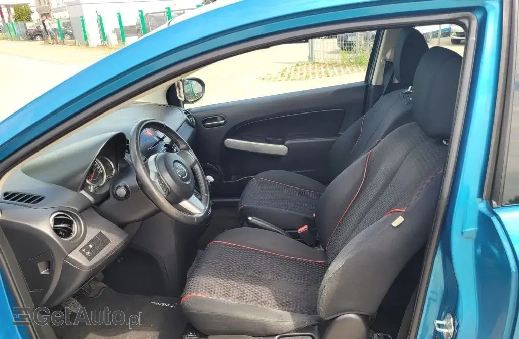MAZDA 2 