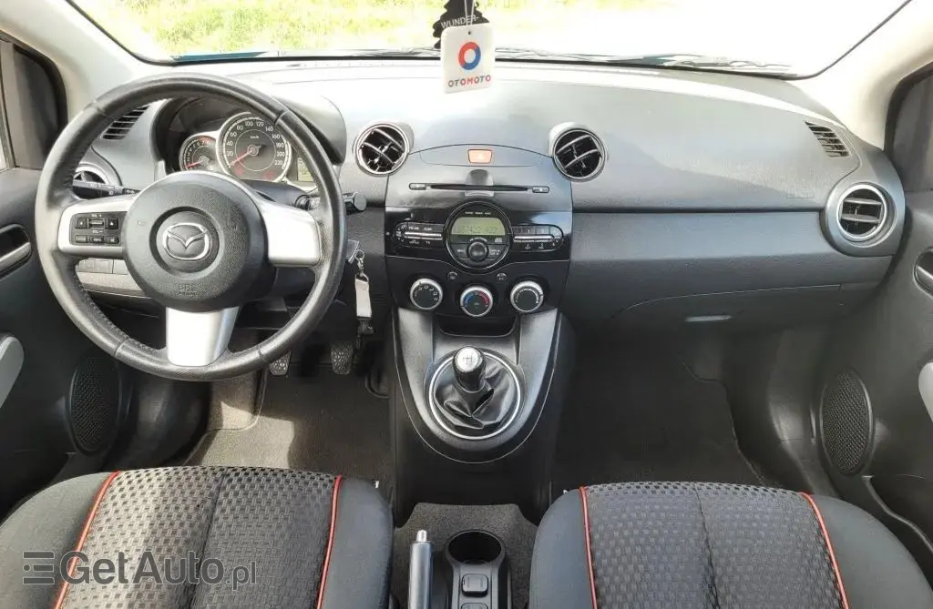 MAZDA 2 