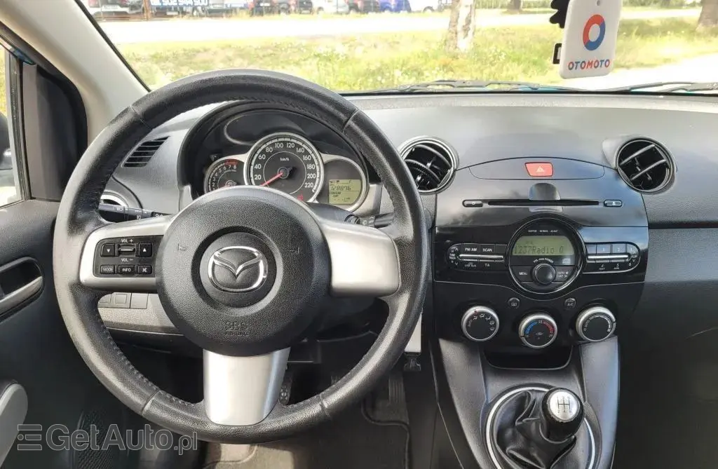 MAZDA 2 