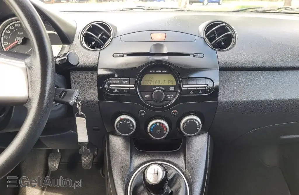 MAZDA 2 