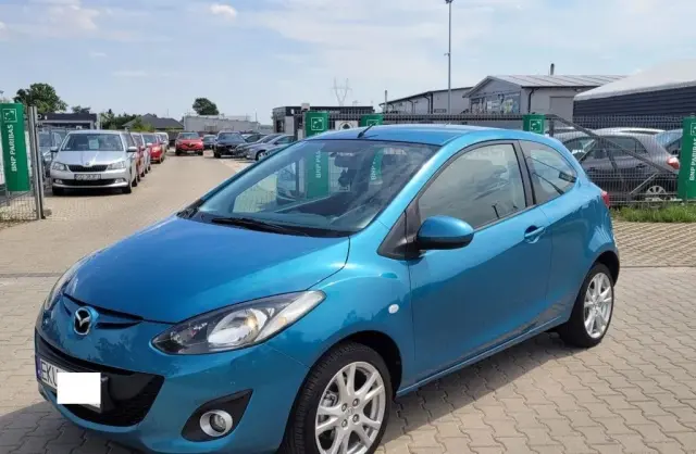 MAZDA 2 