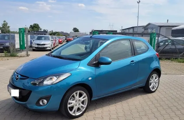 MAZDA 2 