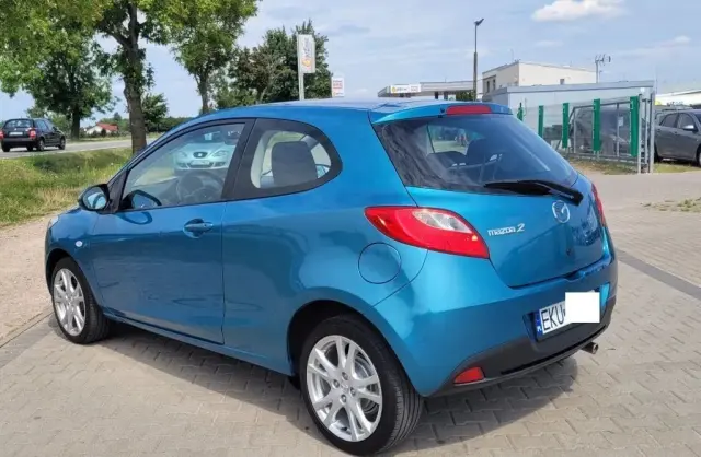 MAZDA 2 