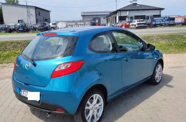 MAZDA 2 