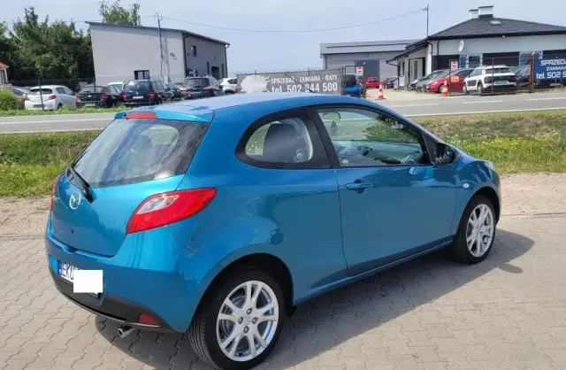 MAZDA 2 
