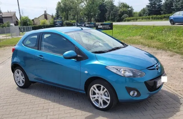MAZDA 2 
