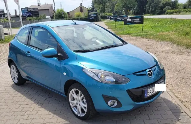 MAZDA 2 
