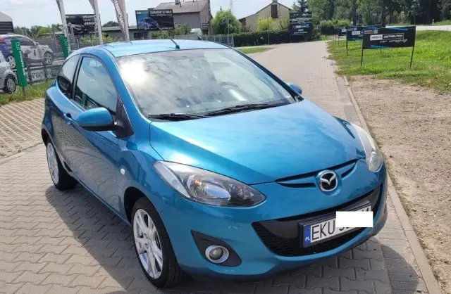 MAZDA 2 