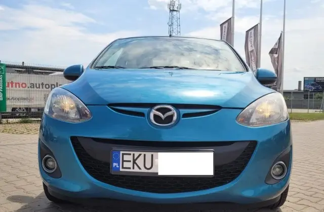 MAZDA 2 