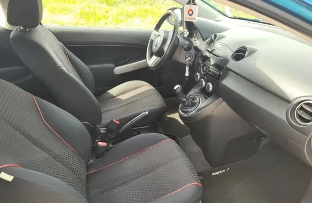 MAZDA 2 