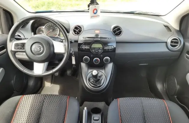 MAZDA 2 