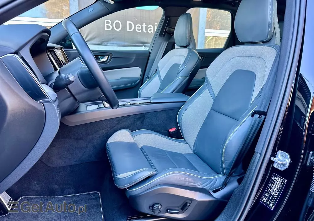 VOLVO XC 60 T6 AWD Plug-In Hybrid R-Design