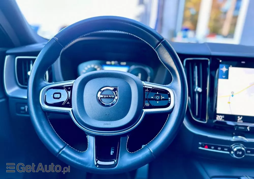 VOLVO XC 60 T6 AWD Plug-In Hybrid R-Design