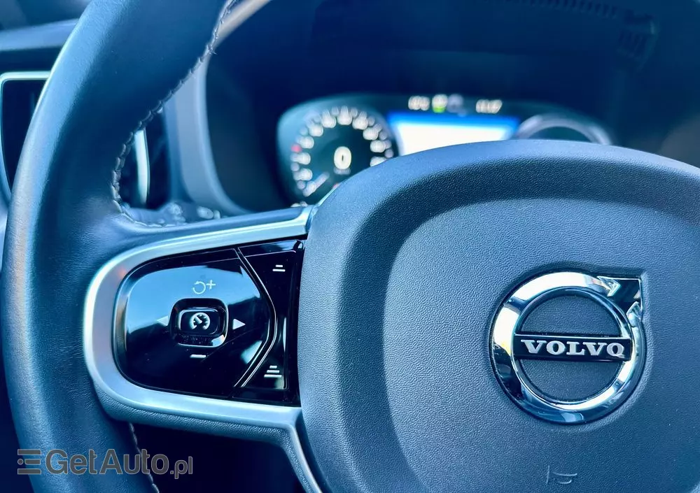 VOLVO XC 60 T6 AWD Plug-In Hybrid R-Design