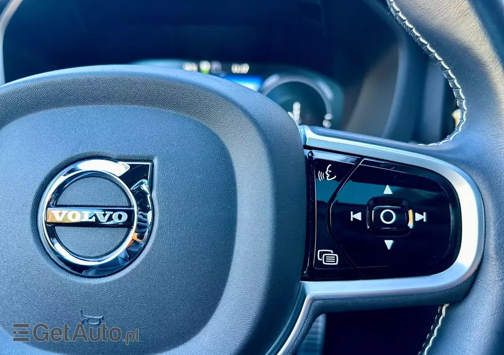 VOLVO XC 60 T6 AWD Plug-In Hybrid R-Design