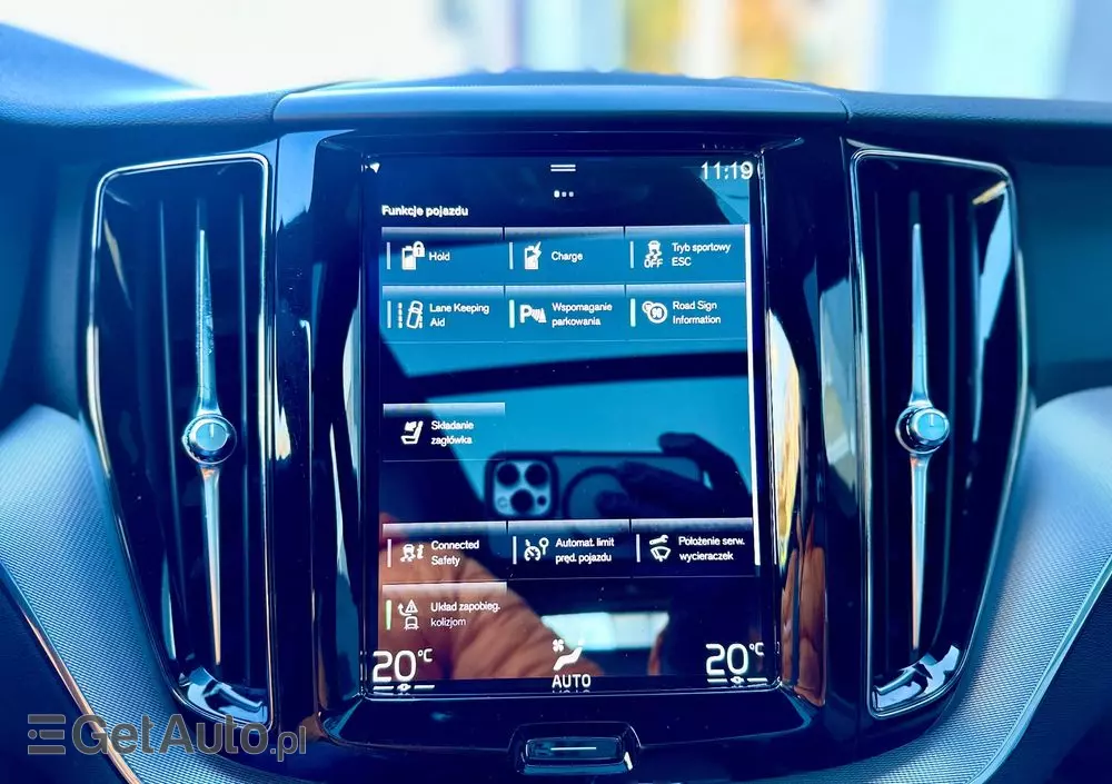 VOLVO XC 60 T6 AWD Plug-In Hybrid R-Design