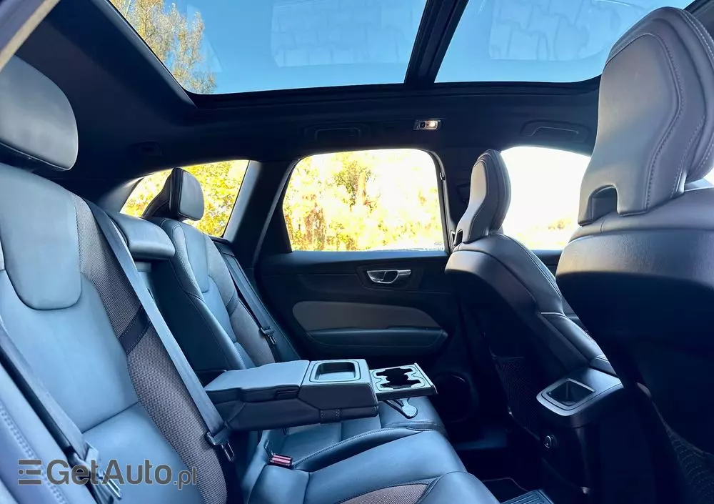 VOLVO XC 60 T6 AWD Plug-In Hybrid R-Design