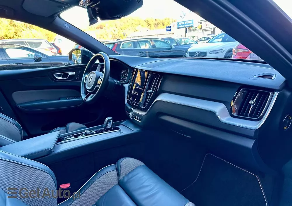 VOLVO XC 60 T6 AWD Plug-In Hybrid R-Design