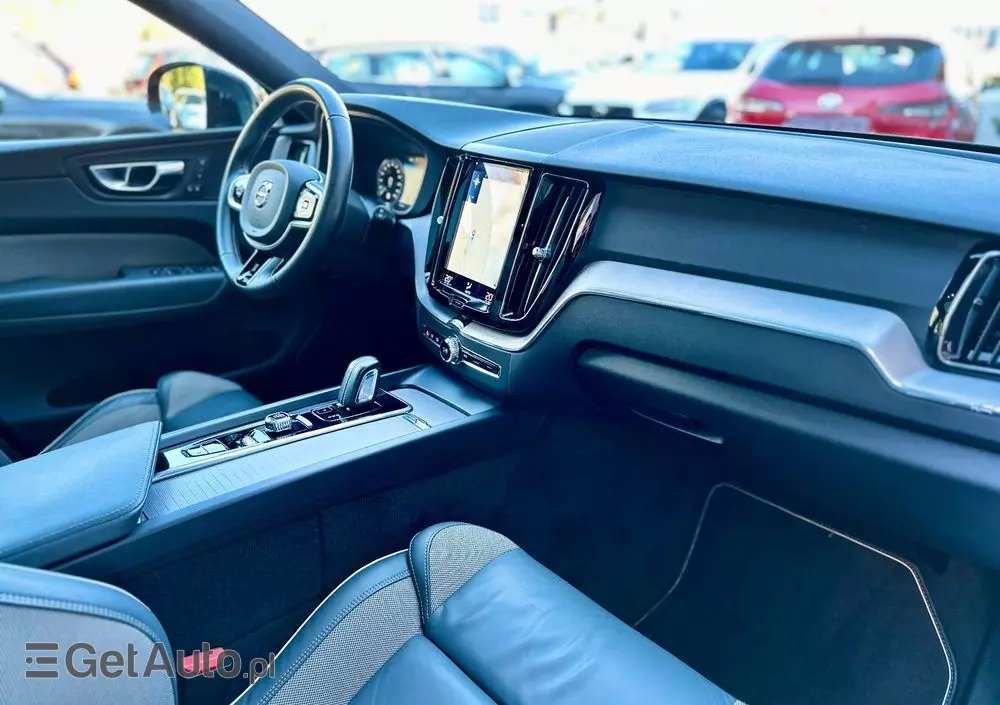 VOLVO XC 60 T6 AWD Plug-In Hybrid R-Design