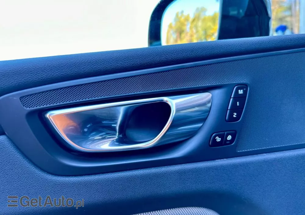 VOLVO XC 60 T6 AWD Plug-In Hybrid R-Design