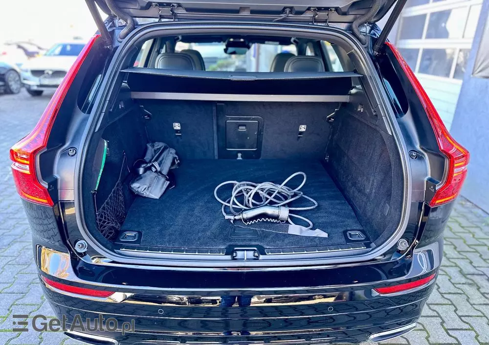 VOLVO XC 60 T6 AWD Plug-In Hybrid R-Design