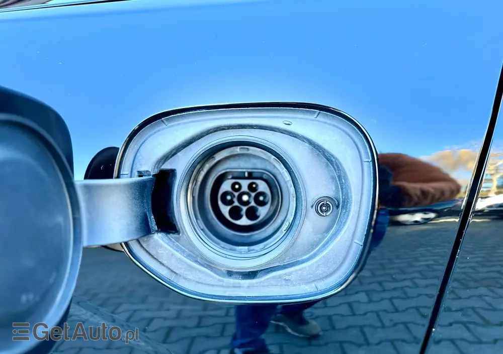 VOLVO XC 60 T6 AWD Plug-In Hybrid R-Design