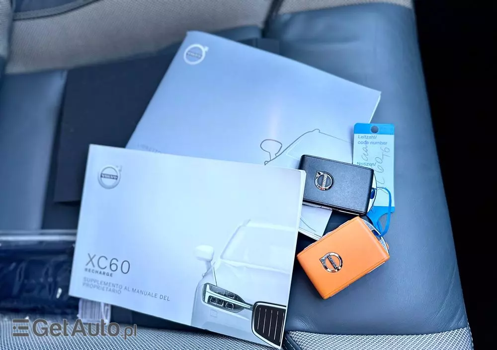 VOLVO XC 60 T6 AWD Plug-In Hybrid R-Design