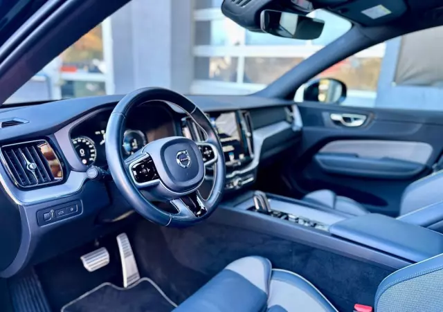 VOLVO XC 60 T6 AWD Plug-In Hybrid R-Design