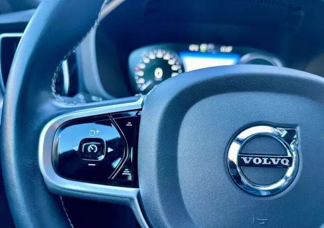 VOLVO XC 60 T6 AWD Plug-In Hybrid R-Design