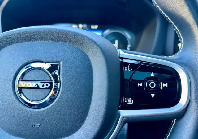 VOLVO XC 60 T6 AWD Plug-In Hybrid R-Design