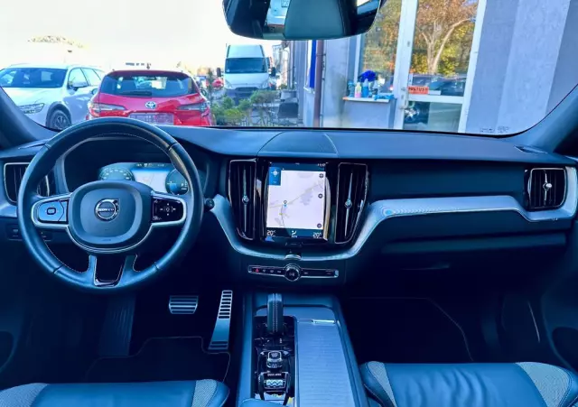 VOLVO XC 60 T6 AWD Plug-In Hybrid R-Design