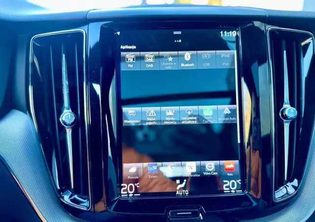 VOLVO XC 60 T6 AWD Plug-In Hybrid R-Design