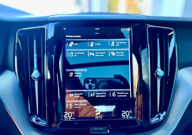 VOLVO XC 60 T6 AWD Plug-In Hybrid R-Design