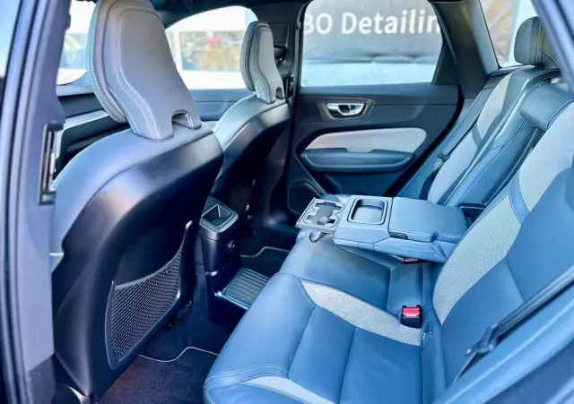 VOLVO XC 60 T6 AWD Plug-In Hybrid R-Design