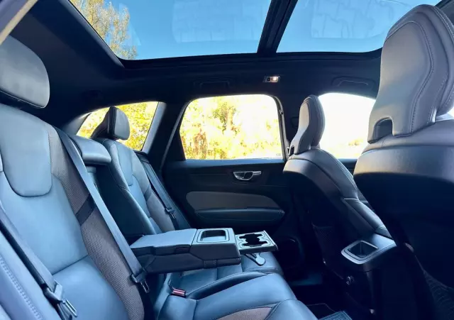 VOLVO XC 60 T6 AWD Plug-In Hybrid R-Design