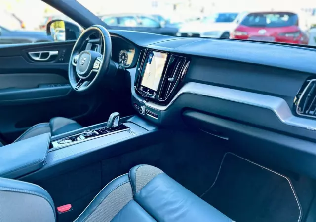 VOLVO XC 60 T6 AWD Plug-In Hybrid R-Design