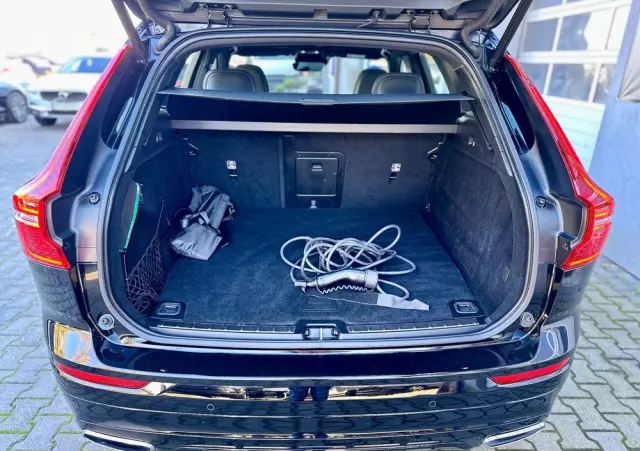 VOLVO XC 60 T6 AWD Plug-In Hybrid R-Design