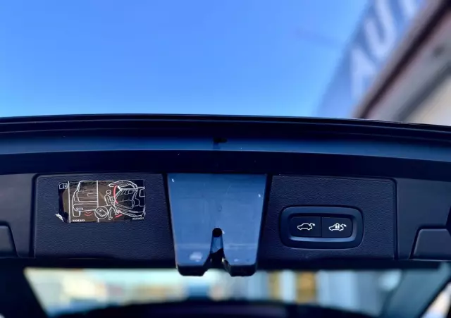 VOLVO XC 60 T6 AWD Plug-In Hybrid R-Design