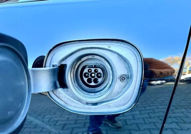 VOLVO XC 60 T6 AWD Plug-In Hybrid R-Design