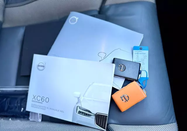 VOLVO XC 60 T6 AWD Plug-In Hybrid R-Design