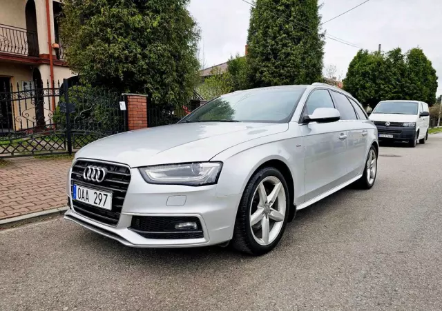 AUDI A4 Avant 2.0 TDI DPF quattro S tronic S line Sportpaket