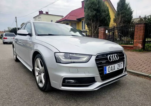 AUDI A4 Avant 2.0 TDI DPF quattro S tronic S line Sportpaket