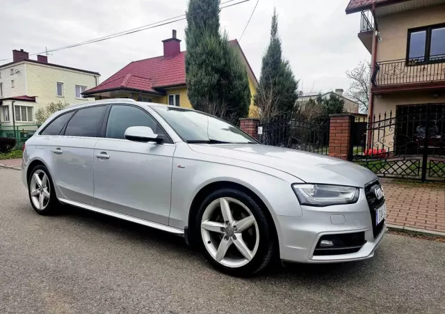 AUDI A4 Avant 2.0 TDI DPF quattro S tronic S line Sportpaket
