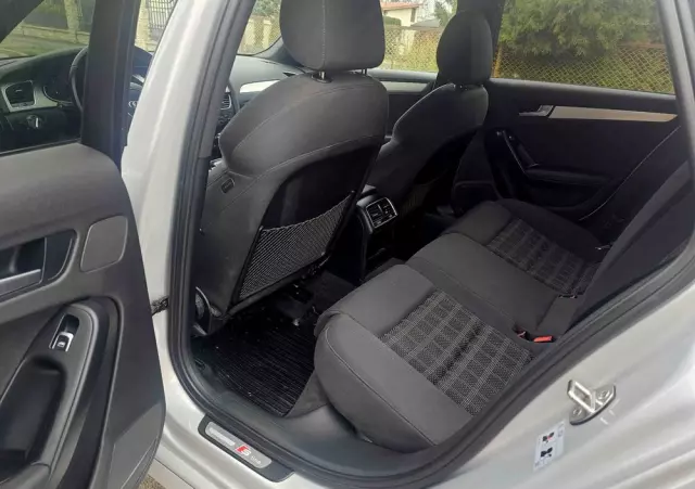 AUDI A4 Avant 2.0 TDI DPF quattro S tronic S line Sportpaket