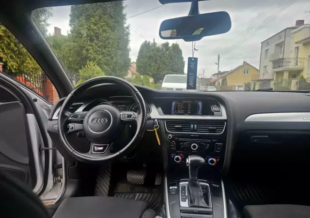 AUDI A4 Avant 2.0 TDI DPF quattro S tronic S line Sportpaket