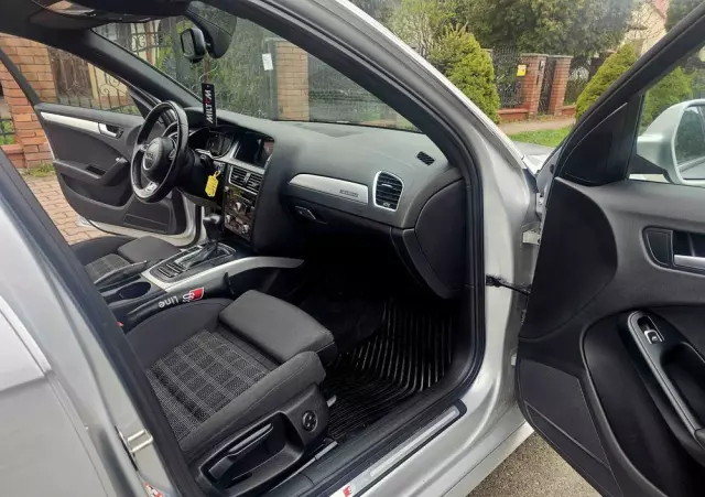 AUDI A4 Avant 2.0 TDI DPF quattro S tronic S line Sportpaket